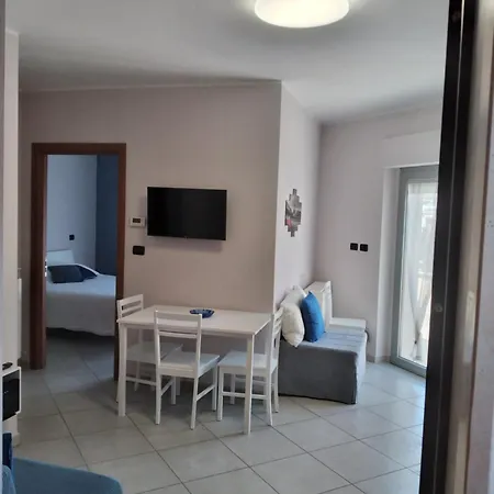 アパート Minicasa Con Ampia Terrazza ヴァスト